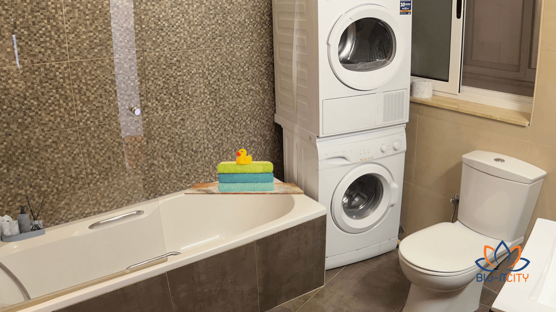 Three-Bedroom Two-Bathroom Sea View Apartment image 7